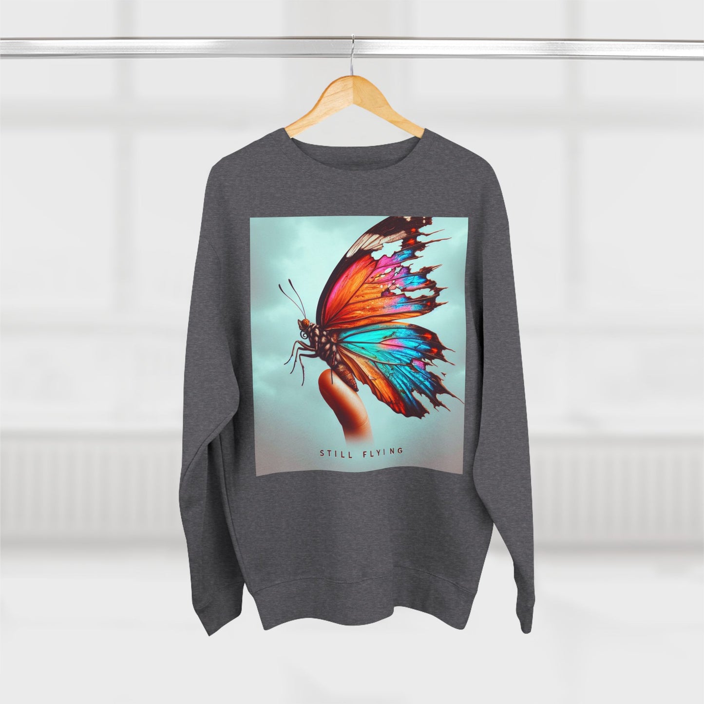 Still Flying Butterfly Unisex Crewneck-trui - inspirerende kuns vir natuurliefhebbers