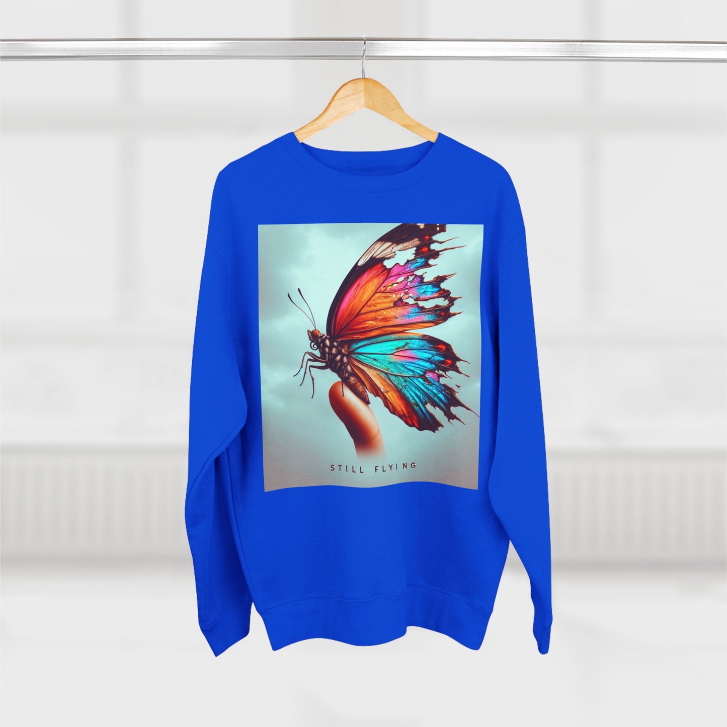 ပျံသန်းနေဆဲ လိပ်ပြာ Unisex Crewneck အင်္ကျီ - သဘာဝကို ချစ်မြတ်နိုးသူများအတွက် လှုံ့ဆော်မှုအနုပညာ