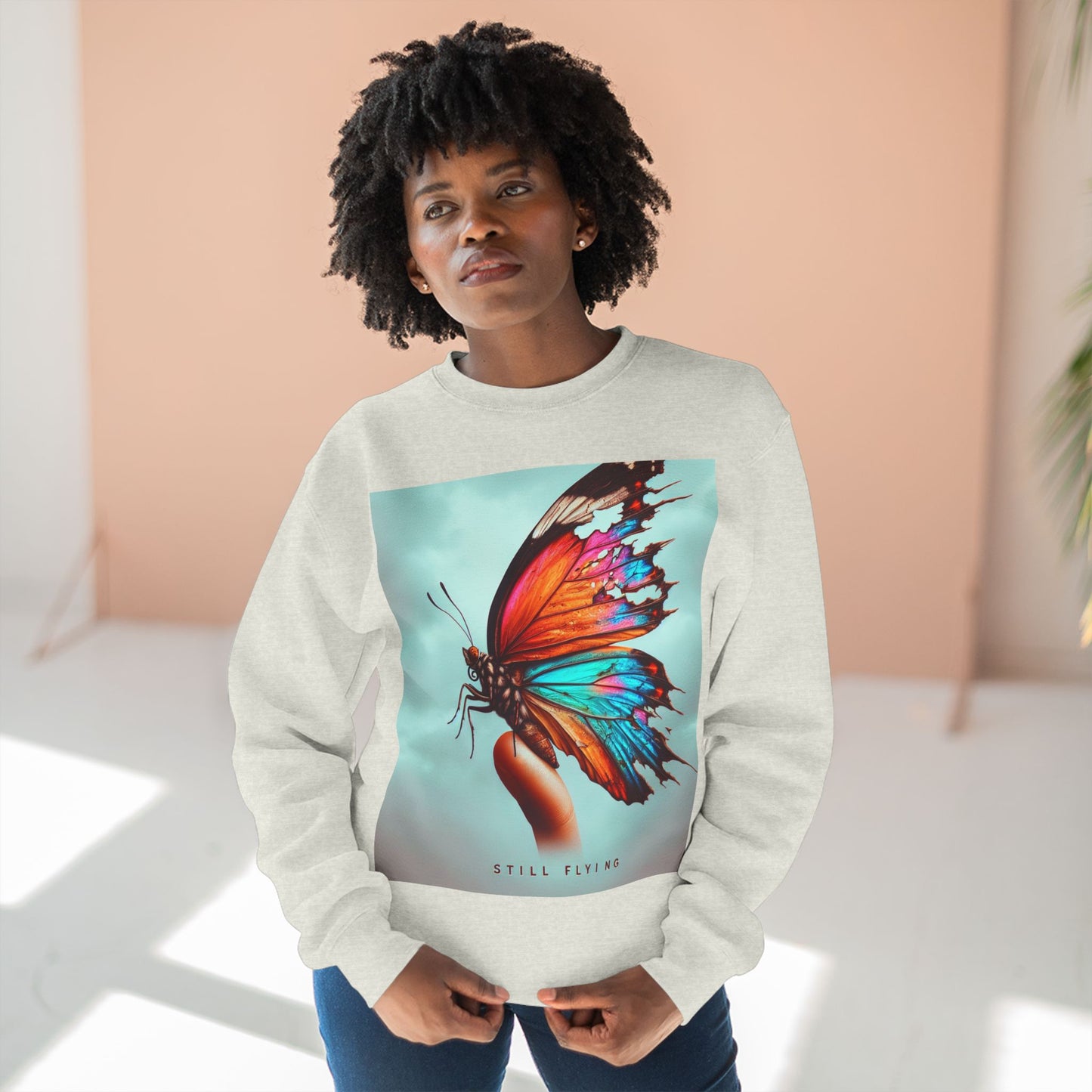 Still Flying Butterfly Unisex Crewneck-trui - inspirerende kuns vir natuurliefhebbers